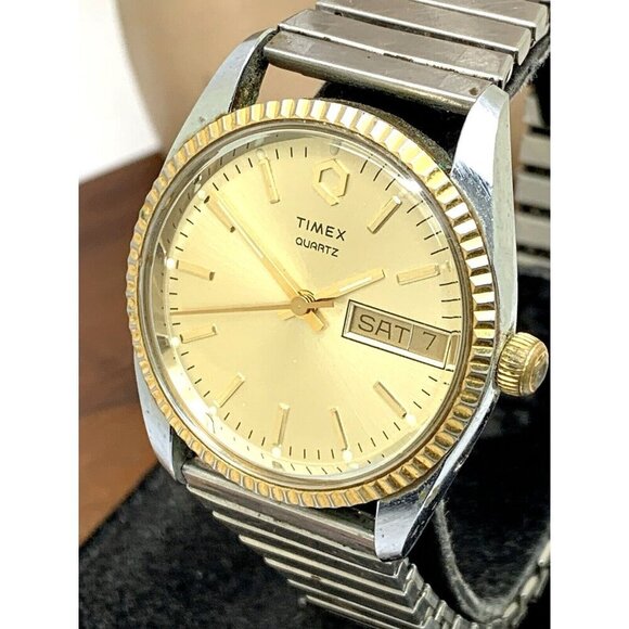 Timex Q Men's Watch Vintage Quartz Gold Dial Day Date 33mm Expansion Ste…